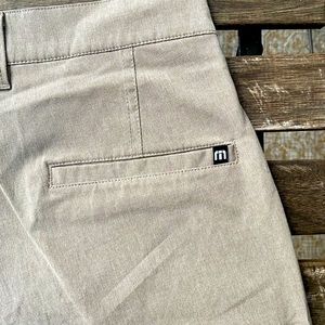 Travis Mathew - Golfing